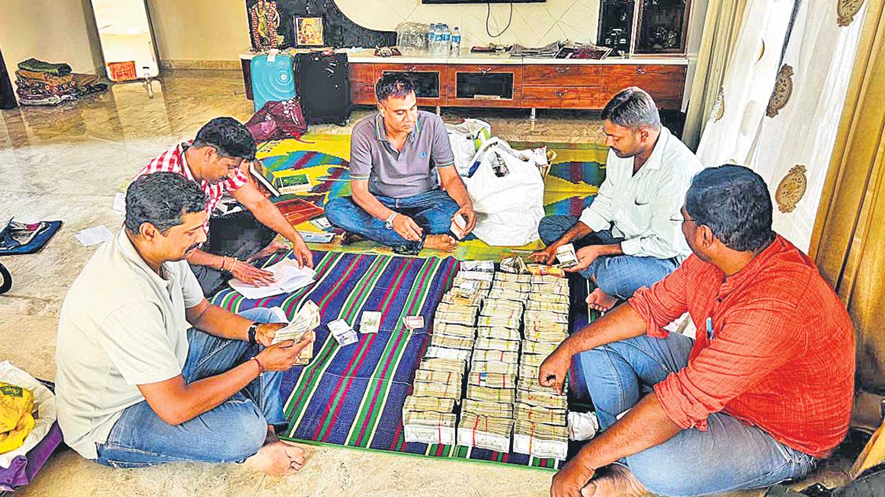 జలమండలిలో అవినీతి జలగ