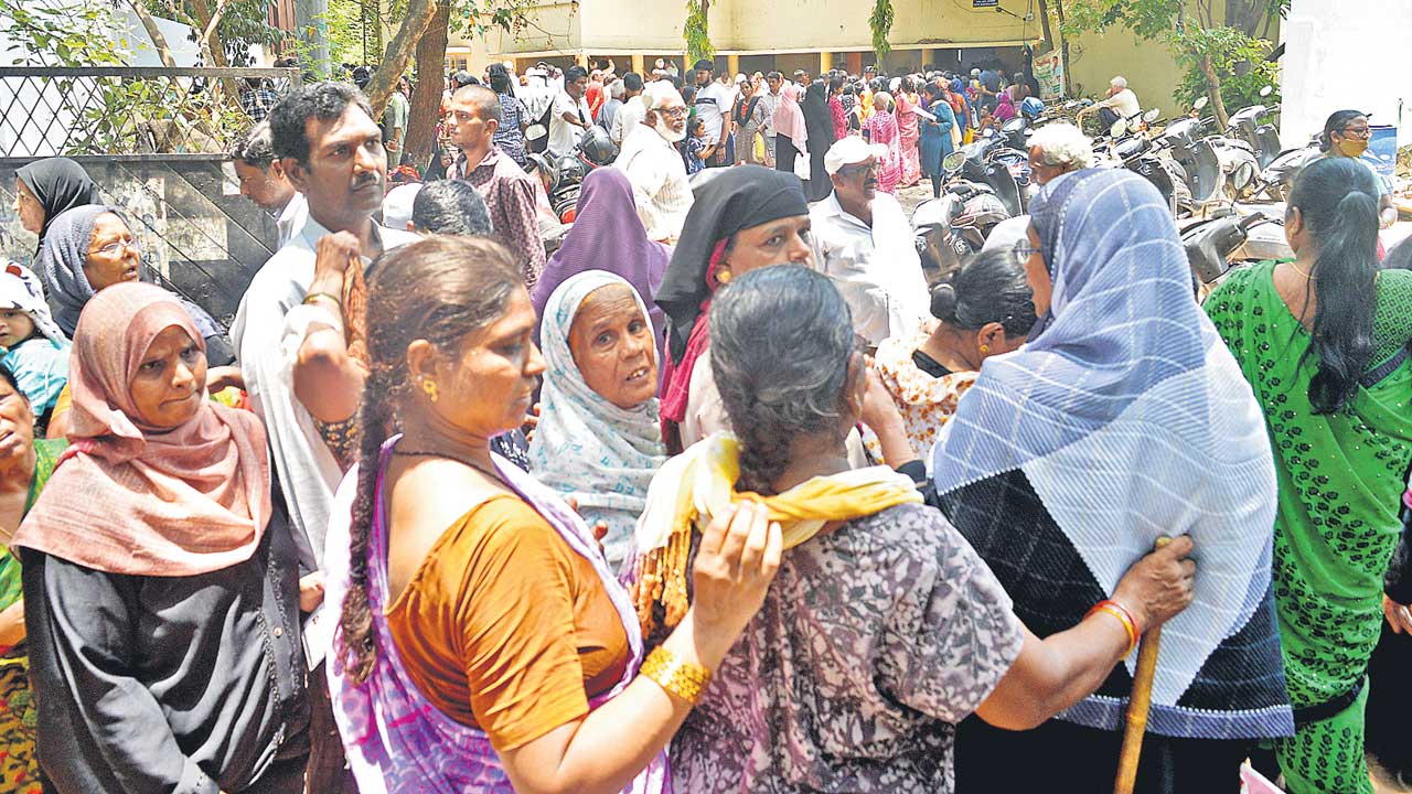 పింఛన్‌ పాట్లు