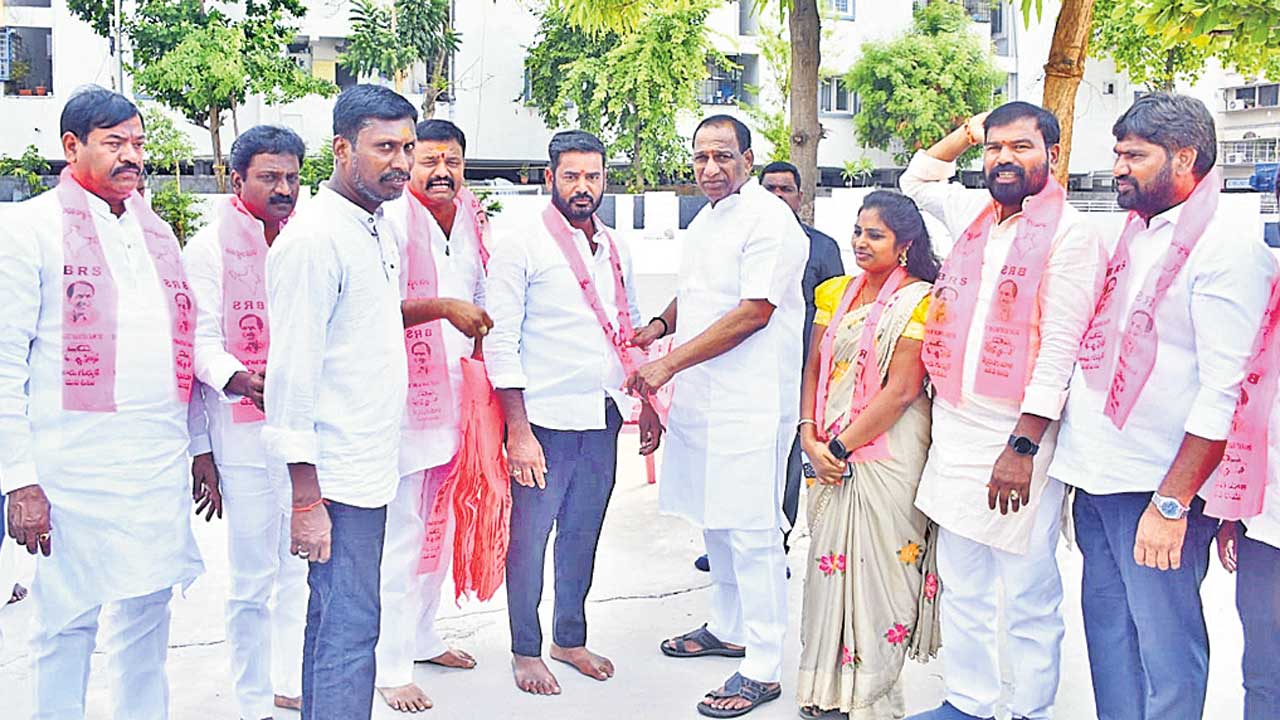 బీఆర్‌ఎస్‌ పార్టీలో చేరికల జోరు
