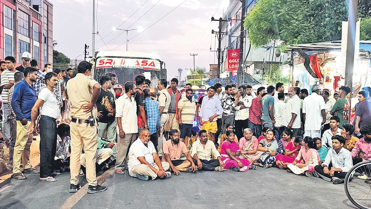 ట్రాఫిక్‌లో చిక్కిన అంబులెన్స్‌ పోయిన ప్రాణం
