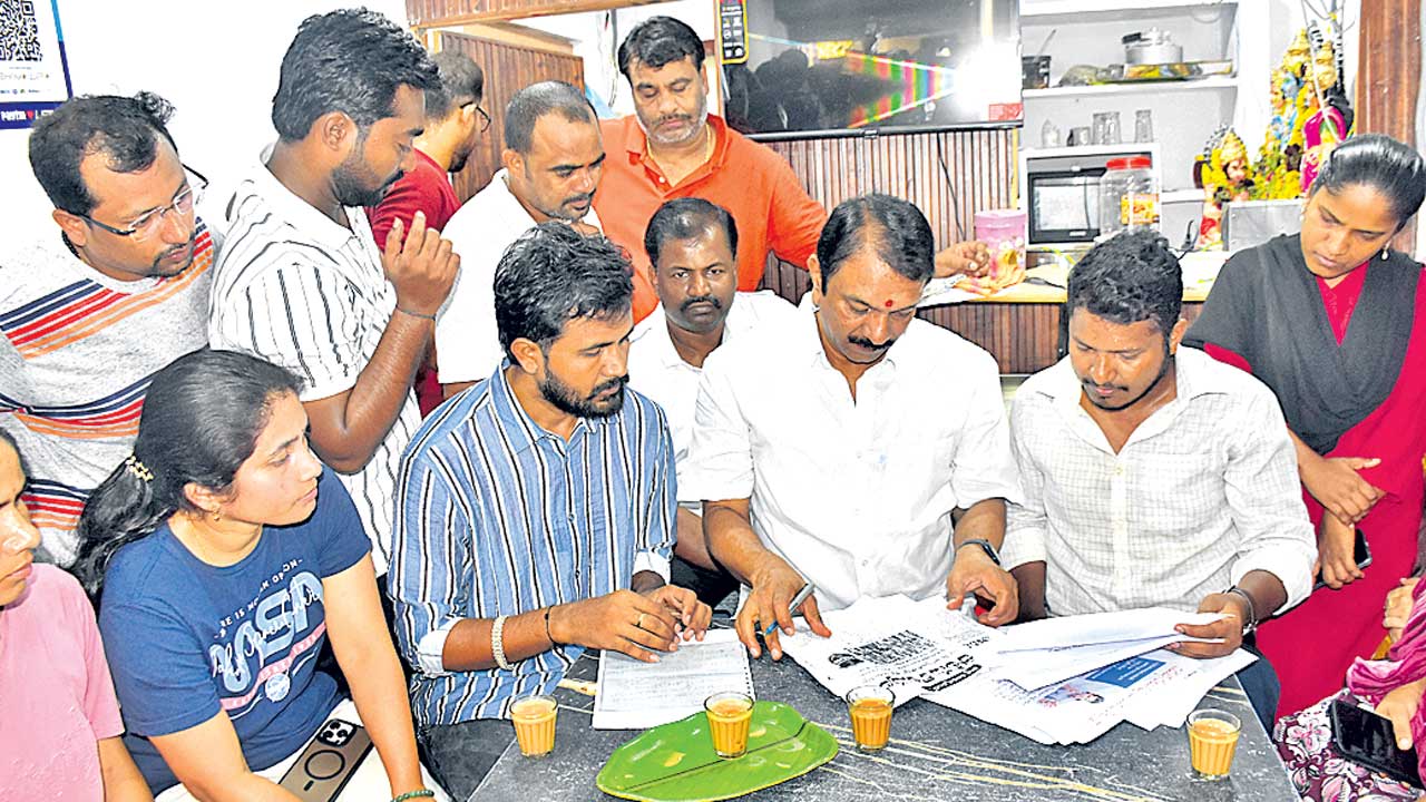 నిరుద్యోగులకు అండగా బీఆర్‌ఎస్‌