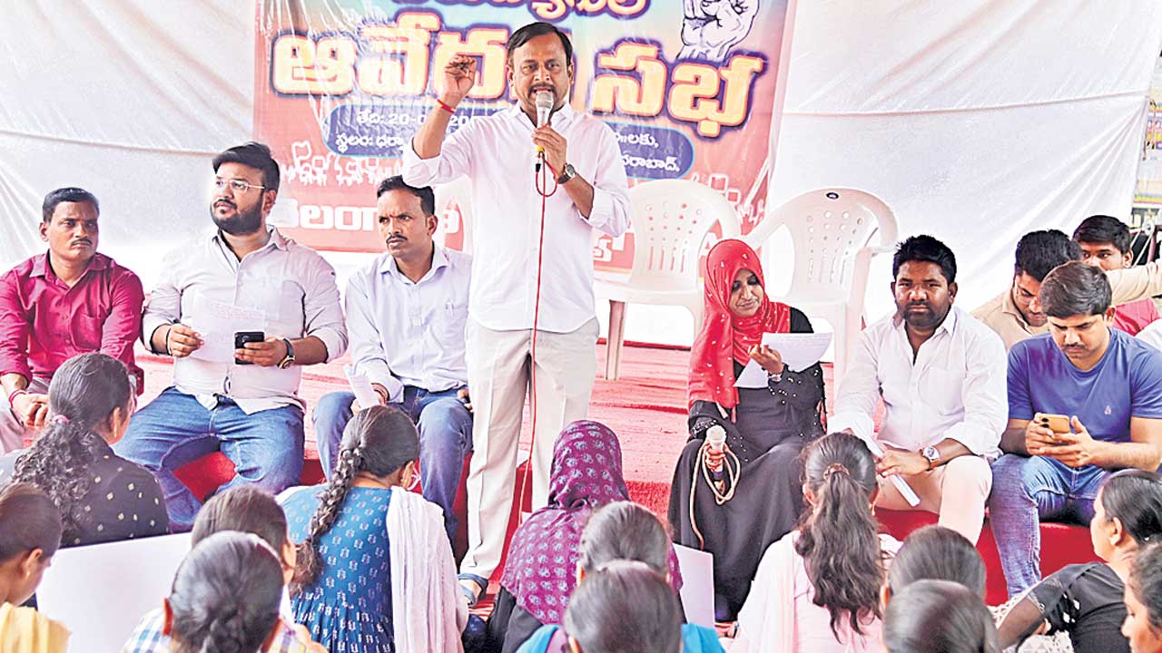 హామీల అమలేది? నిరుద్యోగుల ఆవేదన
