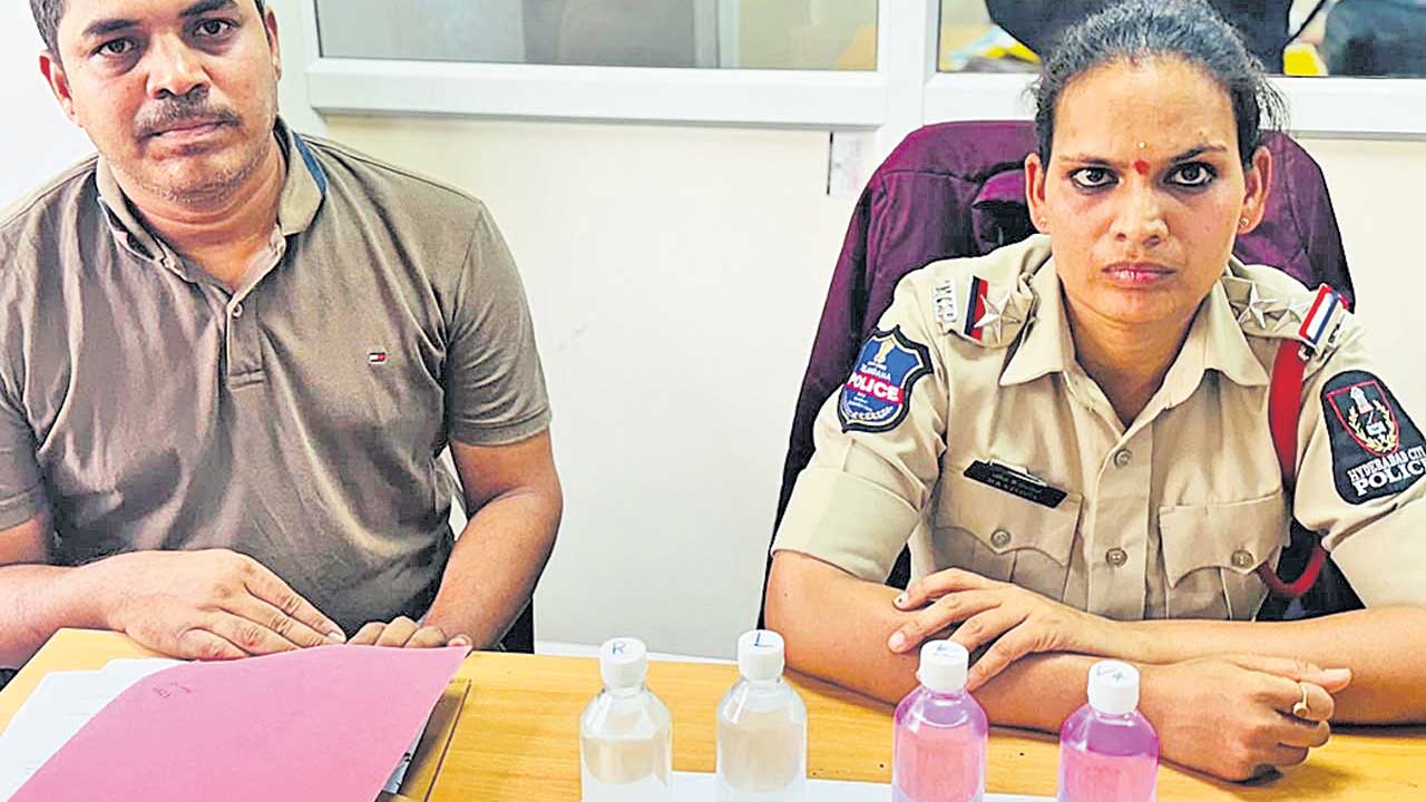 లంచం తీసుకుంటూ.. పట్టుబడ్డ మహిళా ఎస్సై