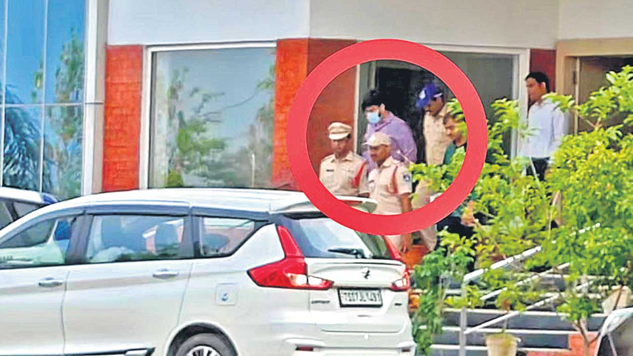 పోలీసు కస్టడీకి బండి భగీరథ్‌