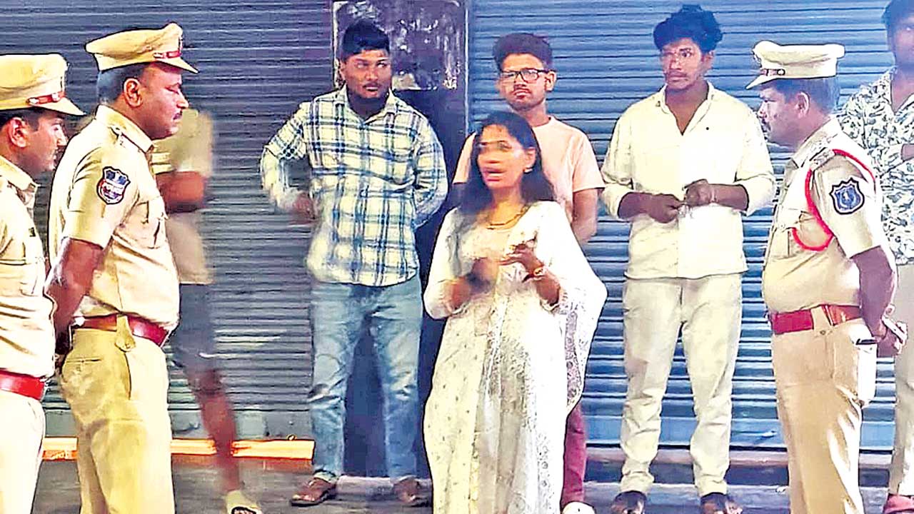 ఆమెకు రక్షణేది?