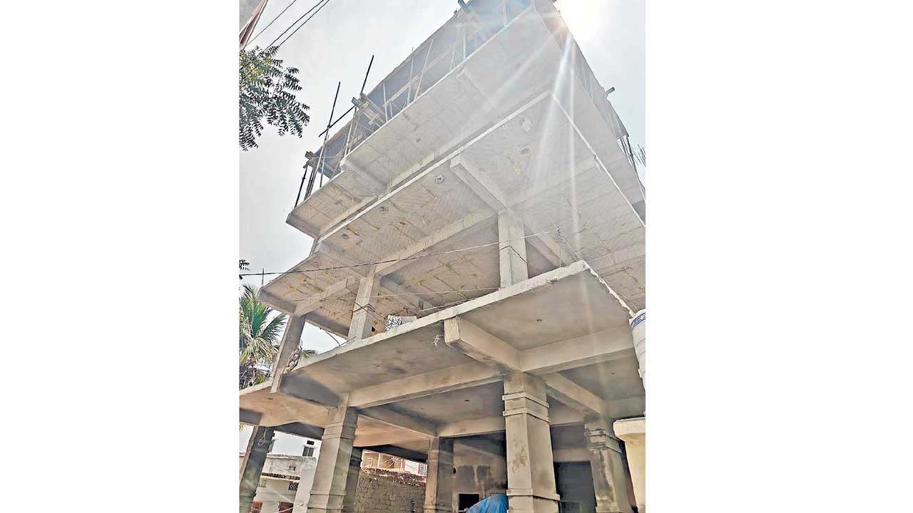 ఇల్లు అద్దెకిస్తే కబ్జా చేసిండు