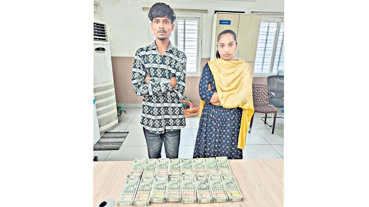 రూ.40 వేలను ఎరవేసి.. దొంగలను పట్టేశారు