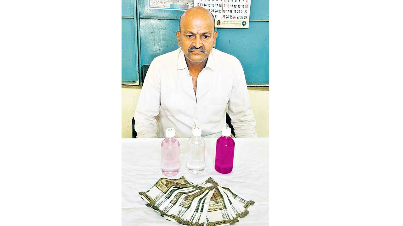 ఏసీబీ వలలో రికార్డ్‌ అసిస్టెంట్‌