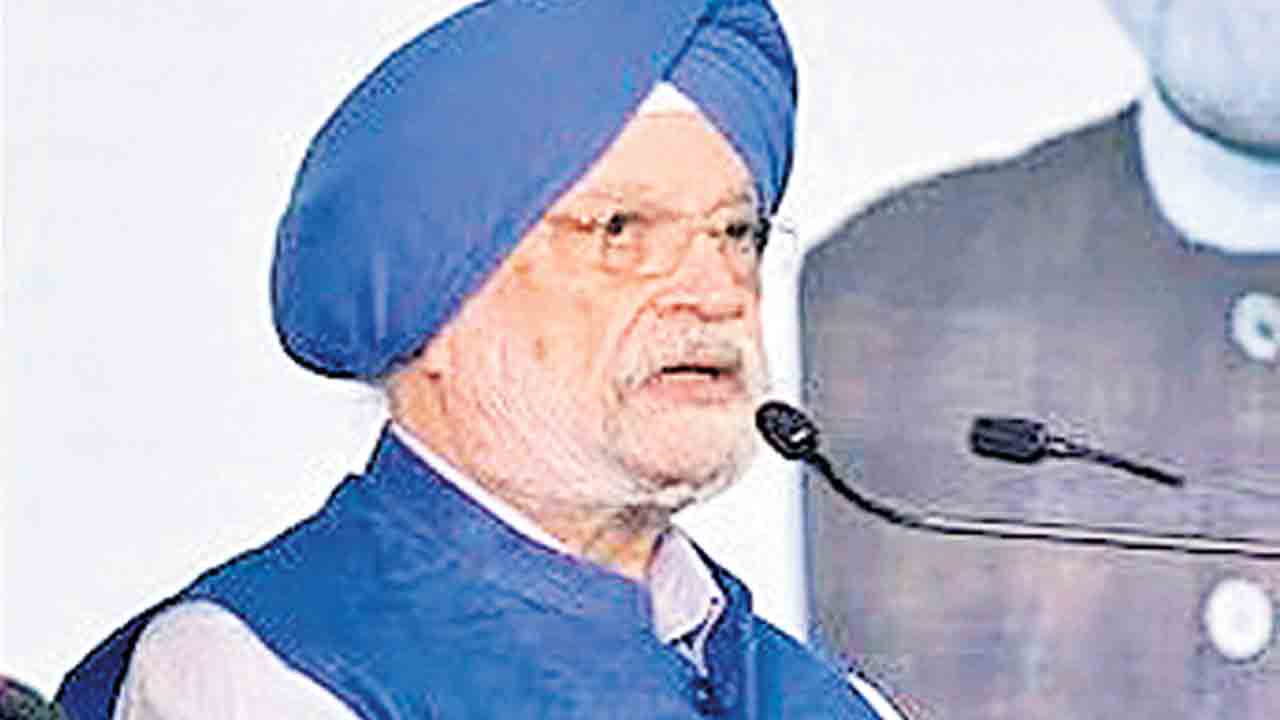 పెట్రో రేట్లను పెంచబోమని చెప్పలేం!