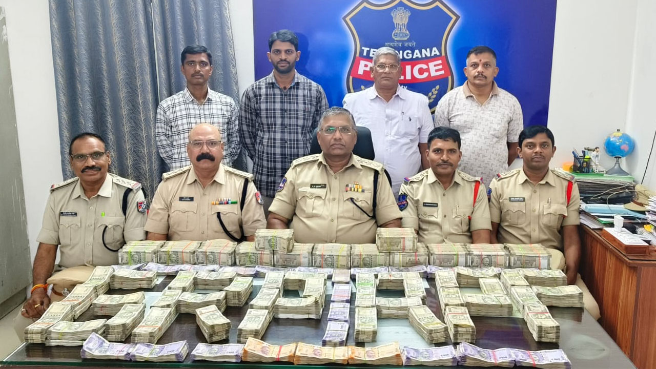 Hawala Cash Seize | రైల్వే పోలీసుల తనిఖీలు..రూ.1.22 కోట్ల హవాలా డబ్బు పట్టివేత