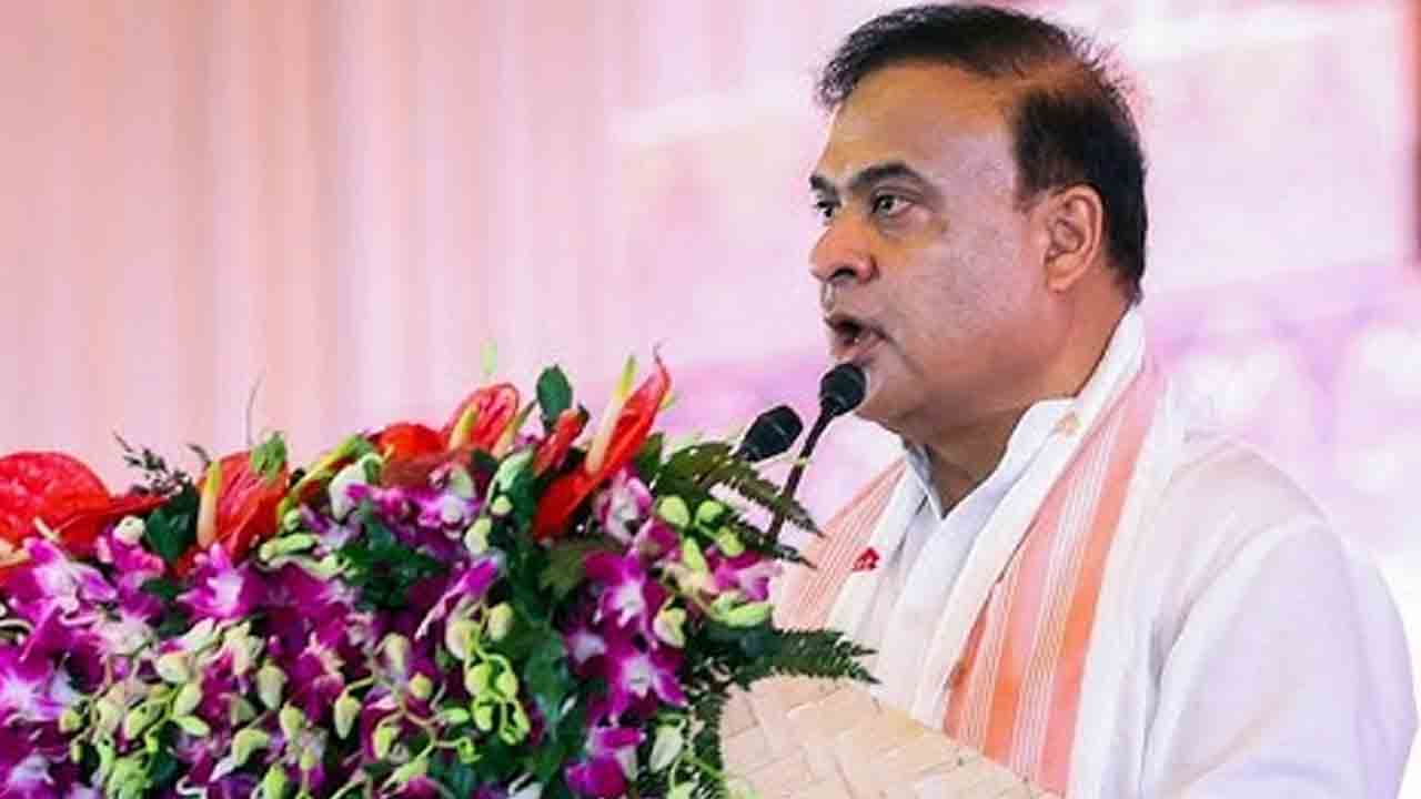 అస్సాం ముఖ్యమంత్రిగా హిమంత ప్రమాణం