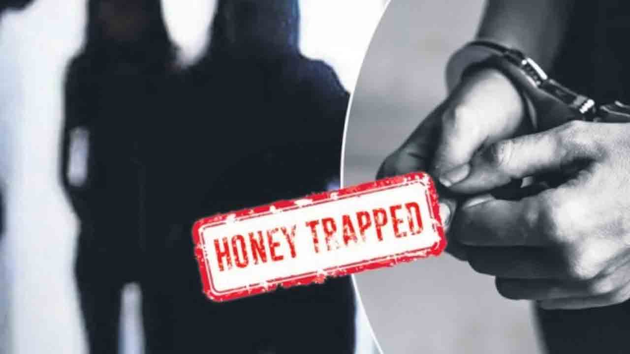 ప్రభుత్వ హనీట్రాప్‌