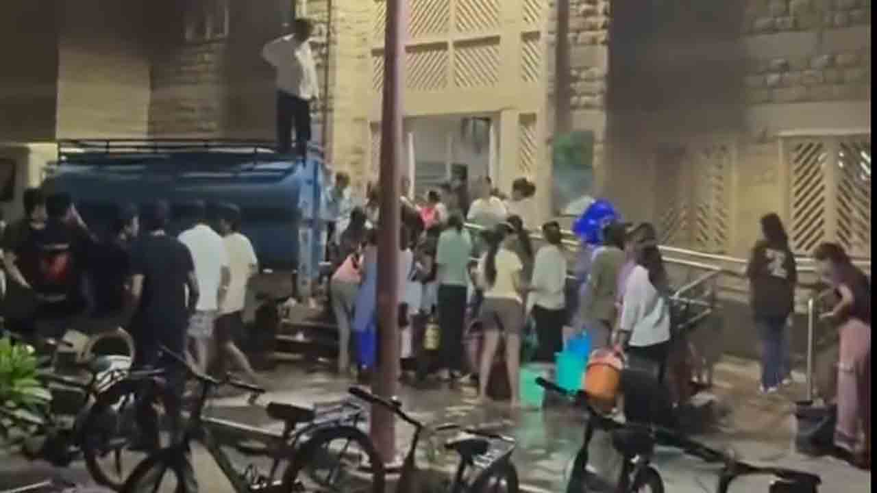 IIT Jodhpur | ఐఐటీ జోధ్‌పూర్‌లో తాగునీటి సమస్య.. వాటర్ ట్యాంకర్‌ వద్ద క్యూ కట్టిన విద్యార్థులు