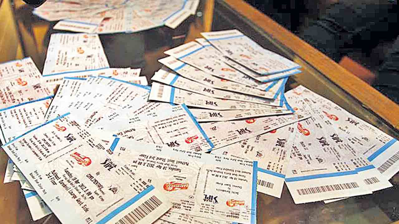బిగ్‌ బ్రదర్స్‌ చేతికి 500 ఐపీఎల్‌ టికెట్లు