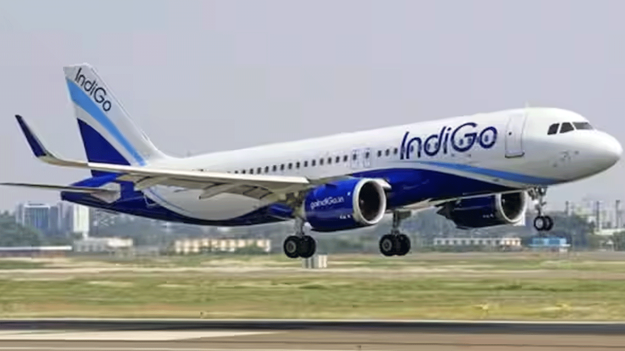 IndiGo Flight | విమానంలో ఆగిపోయిన ఏసీ.. ఉక్కపోతతో అల్లాడిన ప్రయాణికులు..!