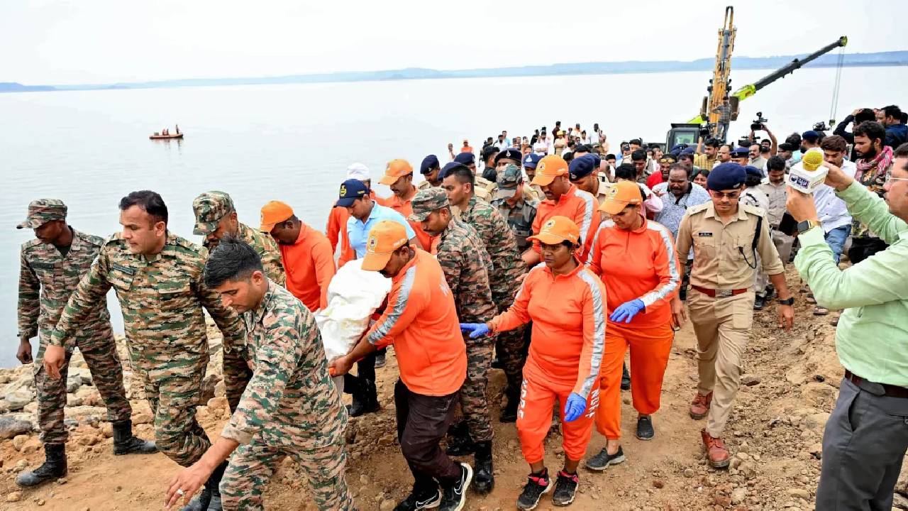Jabalpur boat | జబల్‌పూర్ బోటు ప్రమాదంలో గుండెలు పిండేసే దృశ్యం.. నాలుగేళ్ల కొడుకును హత్తుకుని మరణించిన తల్లి
