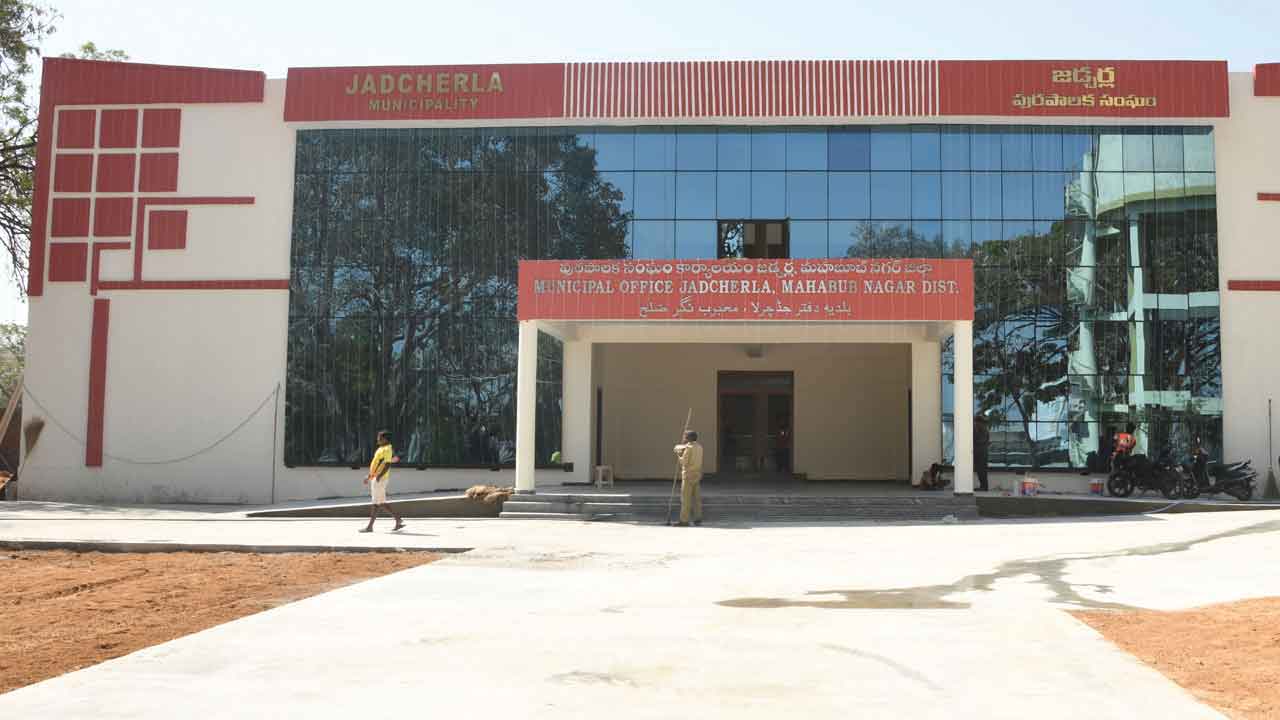 జడ్చర్ల మున్సిపల్‌ ఆఫీస్‌లో ఏసీబీ సోదాలు