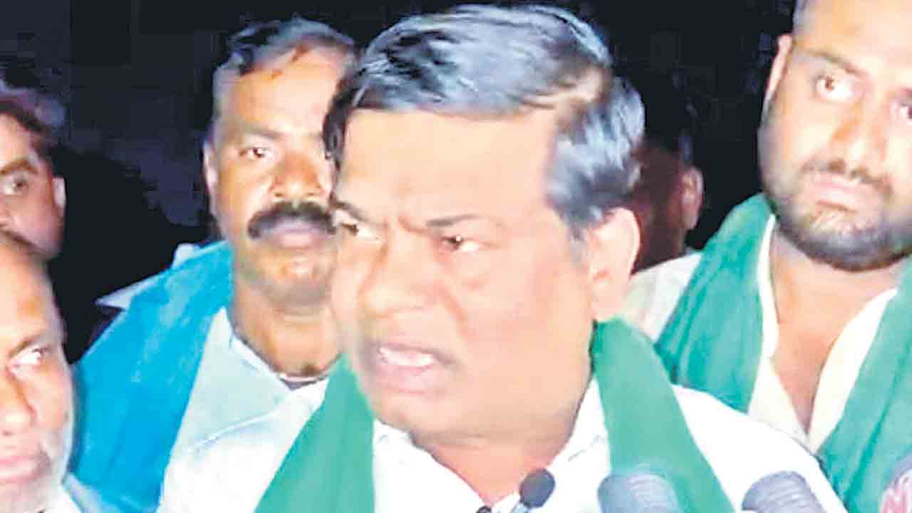బండి సంజయ్‌ బర్తరఫ్ చేయాలి