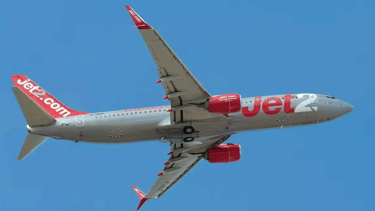 Jet 2 flight | ముప్పై వేల అడుగుల ఎత్తులో విమానం.. పైలట్‌కు గుండెపోటు..!