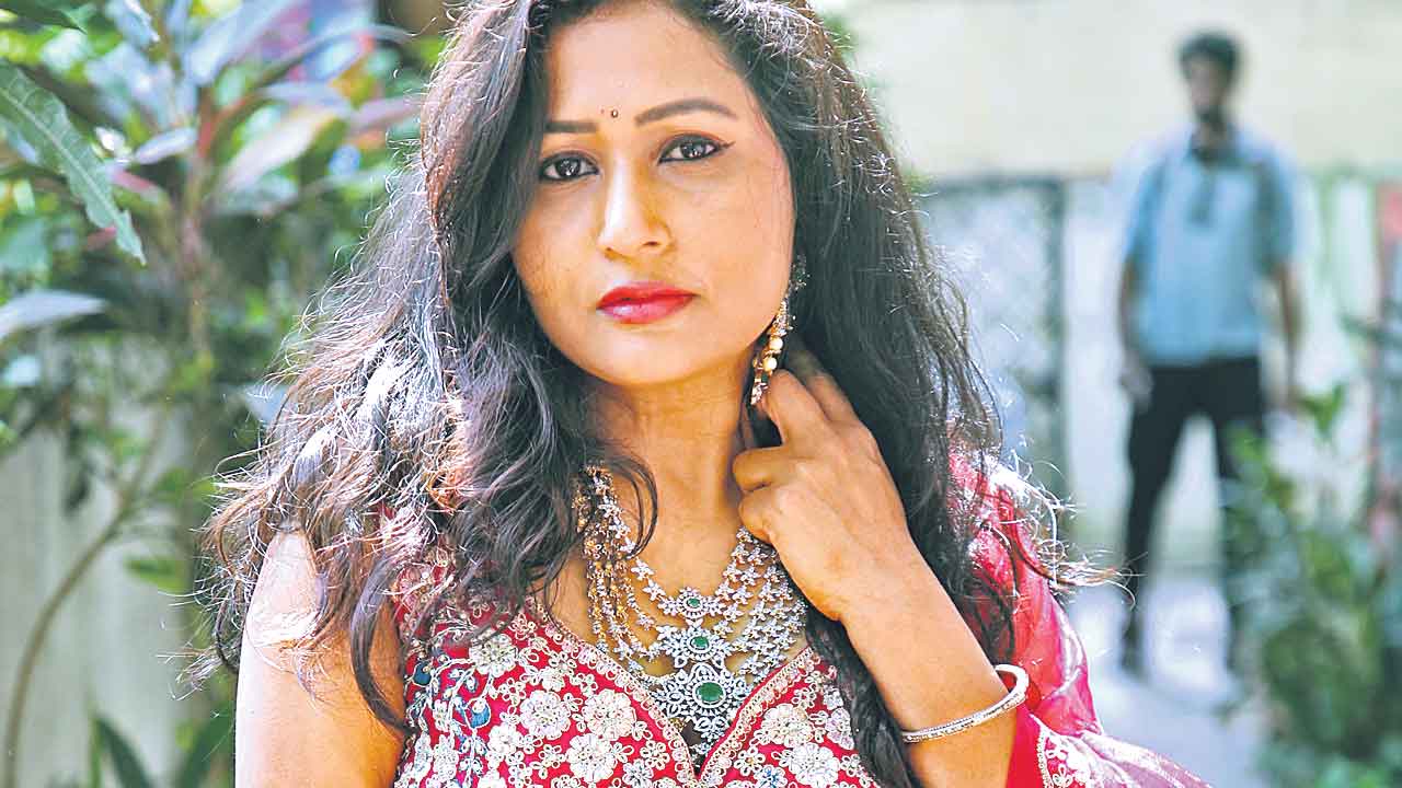 హత్యా రహస్య ఛేదనలో..