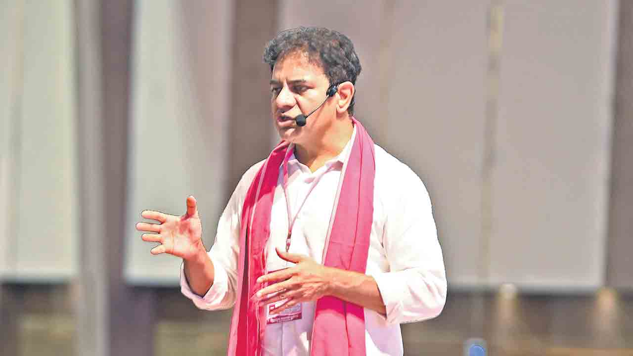 నగరాభివృద్ధి పట్టాలెక్కాలంటే.. కేసీఆర్‌ రావాలి