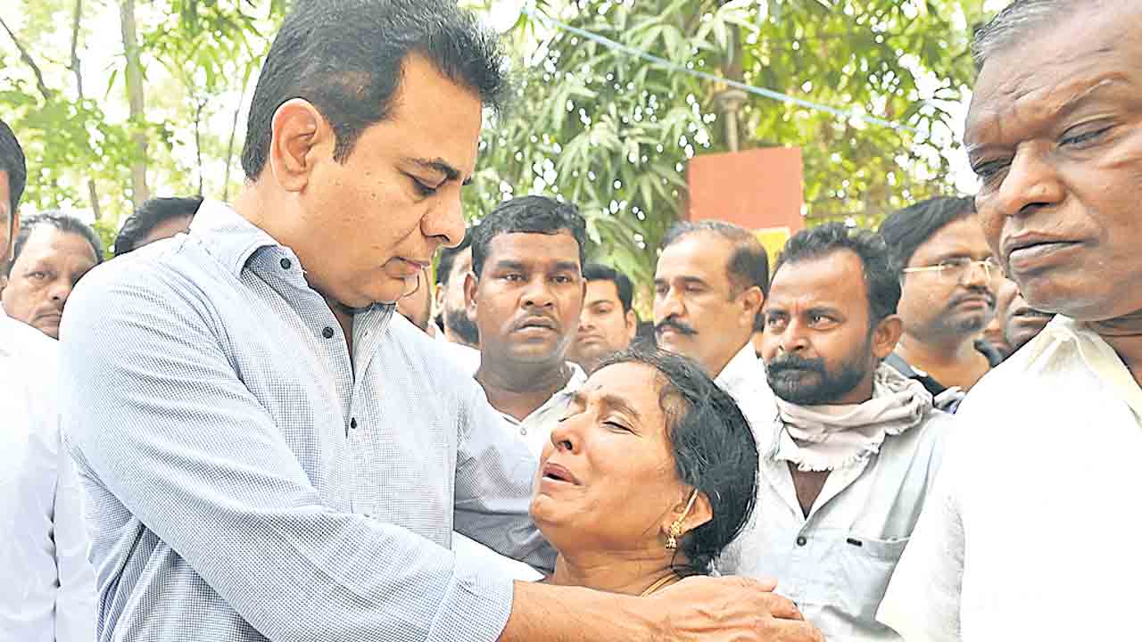 ఔటర్‌ ప్రమాద మృతులకు కేటీఆర్‌ నివాళి