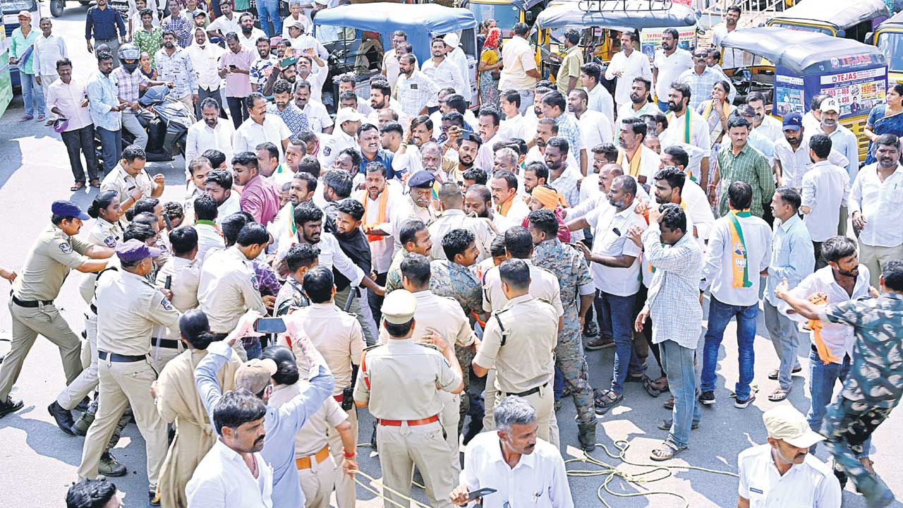 సిరిసిల్లలో బీజేపీ దౌర్జన్యం