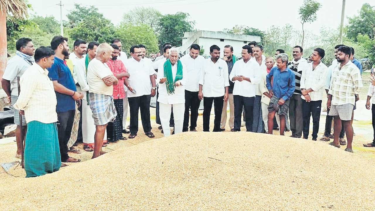 ప్రభుత్వం కండ్లు తెరవాలి