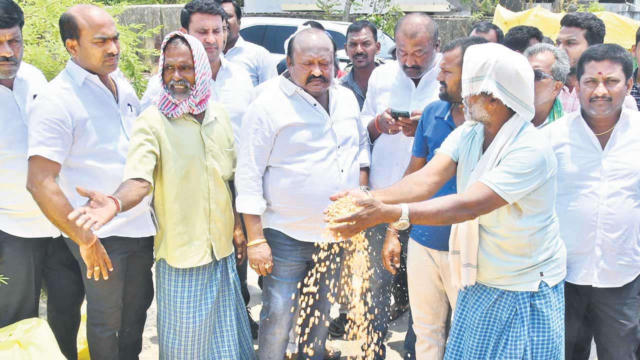 కొనుగోళ్లలో సర్కారు విఫలం