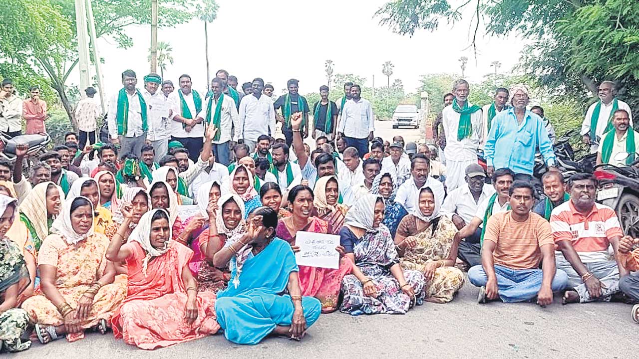 ఆగ్రహించిన రైతన్న
