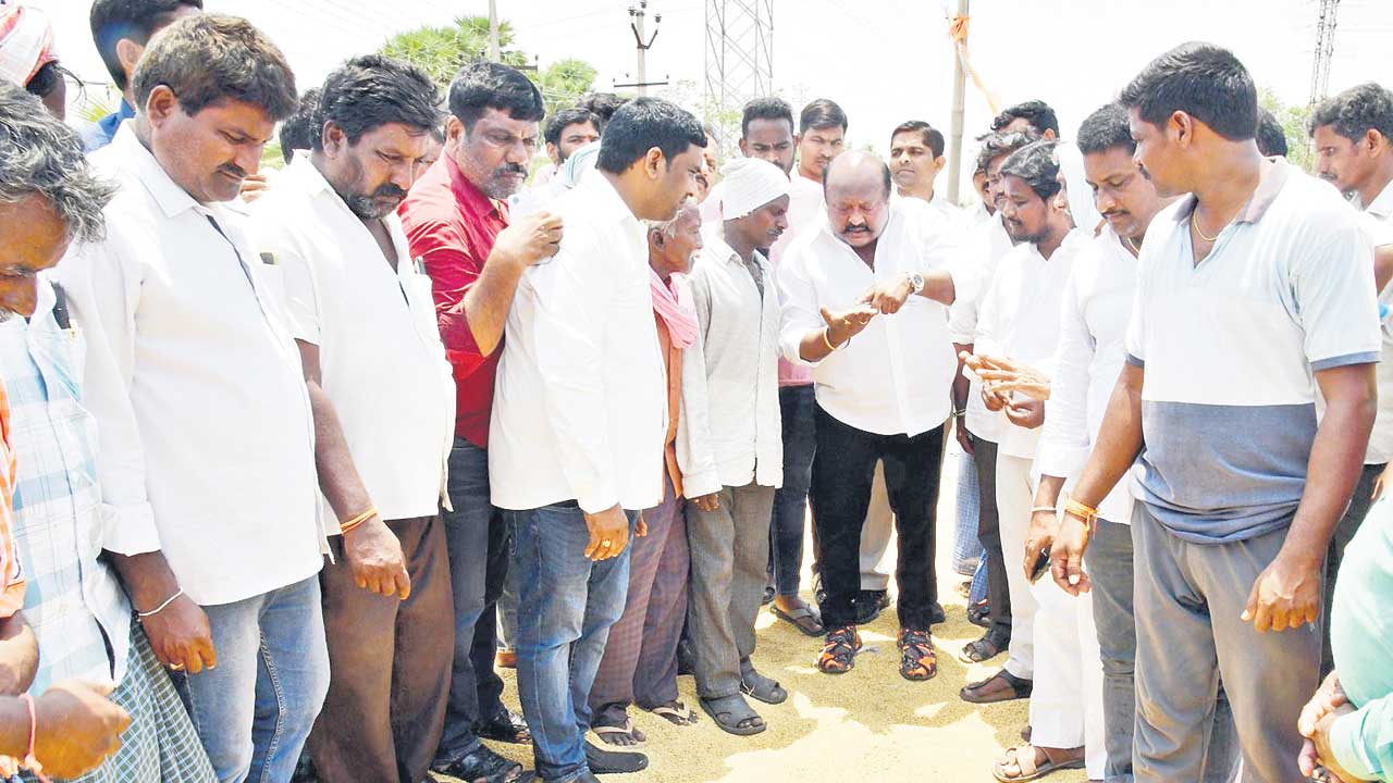 రైతులను ఇబ్బంది పెడితే ఊరుకోం