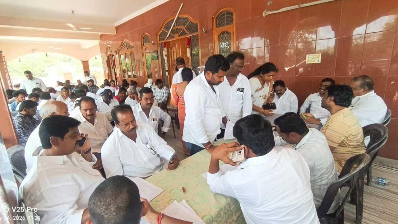 బీఆర్‌ఎస్‌ నేతలందరూ సమష్టిగా పనిచేయాలి