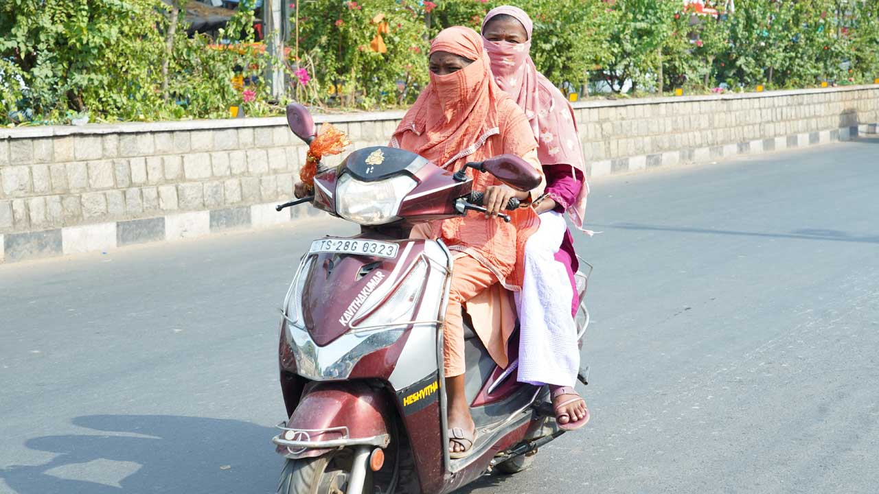 రోళ్లు పగిలేలా ఎండలు