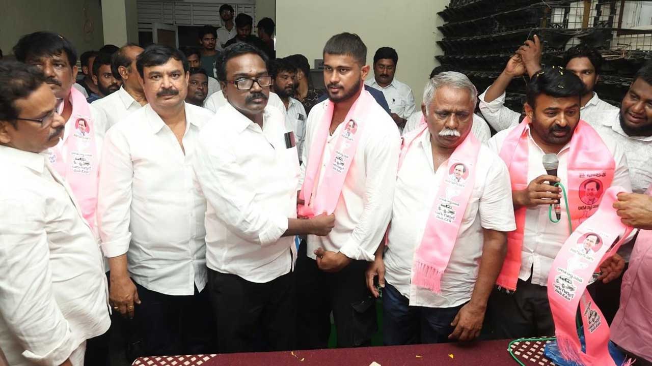 రేవంత్‌ పోవాలి.. కేసీఆర్‌ రావాలి