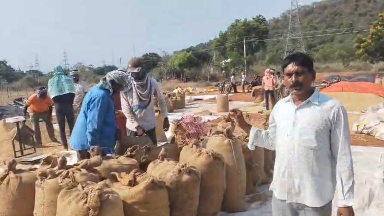 రైతు నడ్డి విరిచారు..
