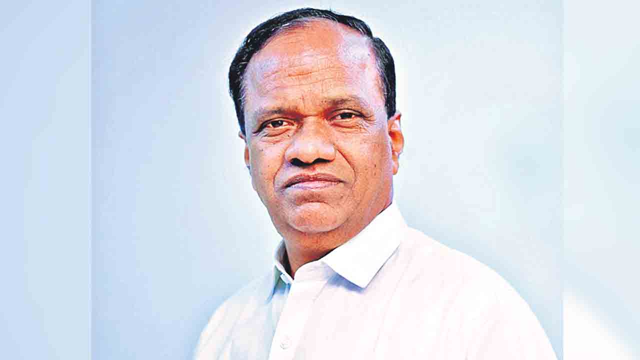 పౌరులకు ఓ న్యాయం.. భగీరథ్‌కు మరో న్యాయమా: కోలేటి