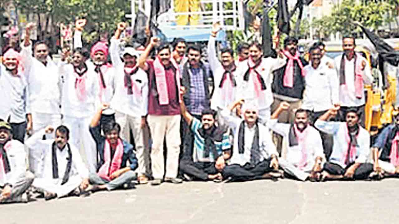 ప్రభుత్వాలపై నిరసన వెల్లువ