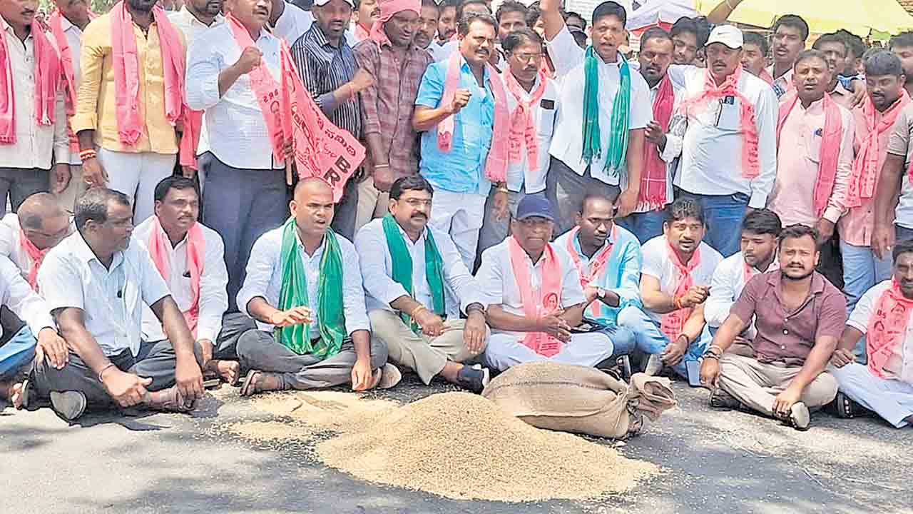 ధాన్యం కొనకుండా రైతుల ప్రాణాలు తీస్తారా?.. కొప్పుల ఈశ్వర్‌ ఫైర్‌