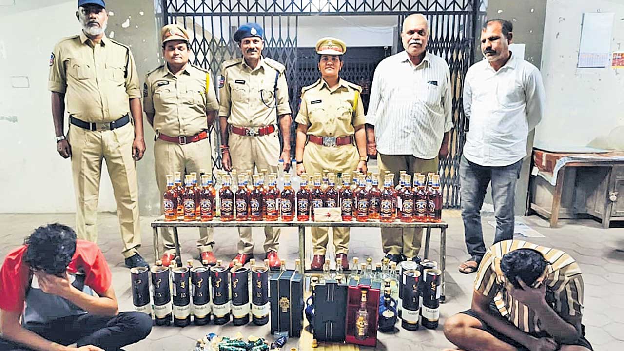 కల్తీ మద్యం తయారీ ముఠా అరెస్ట్‌