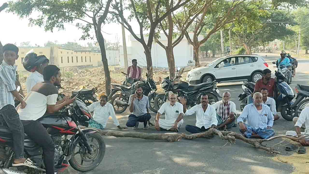 Medak | ధాన్యం కొనుగోలు చేయాలని మెదక్‌ జిల్లాలో రైతుల ధర్నా