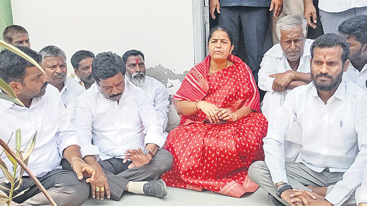 కాంగ్రెస్‌ నాయకుల నీచ రాజకీయాలు  