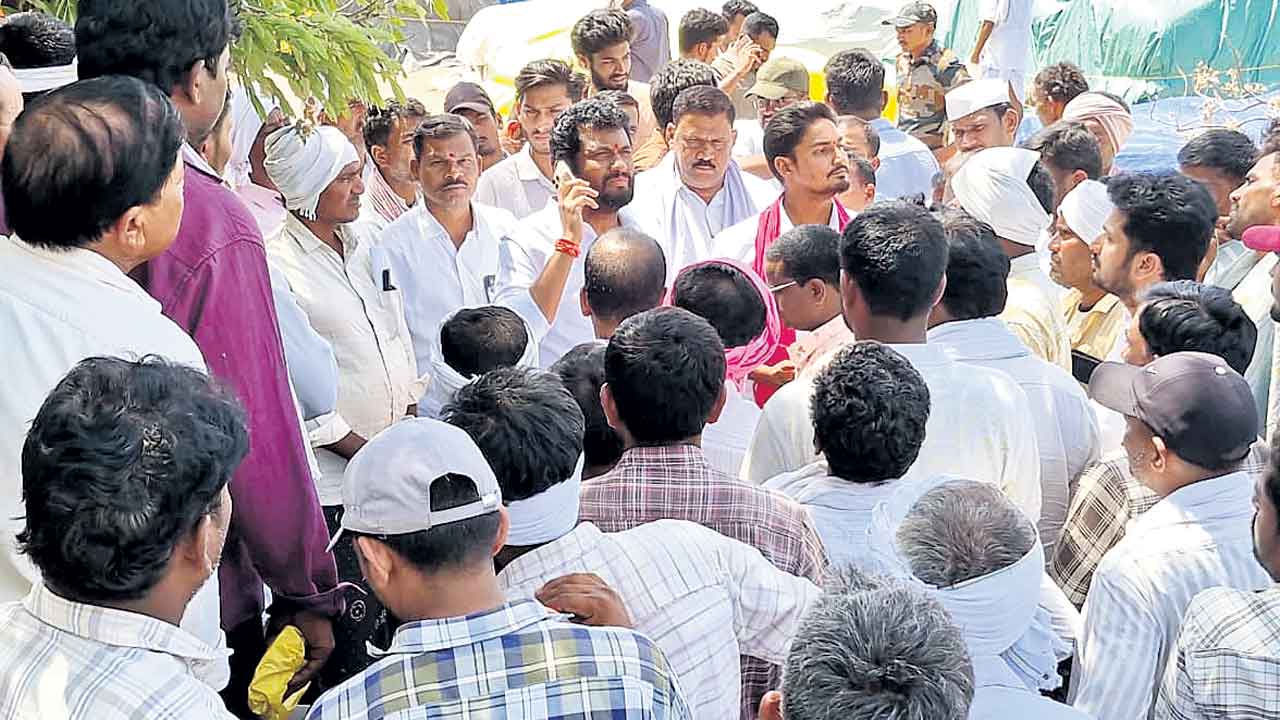 బోథ్‌ మార్కెట్‌కు లారీలు పంపిస్తా