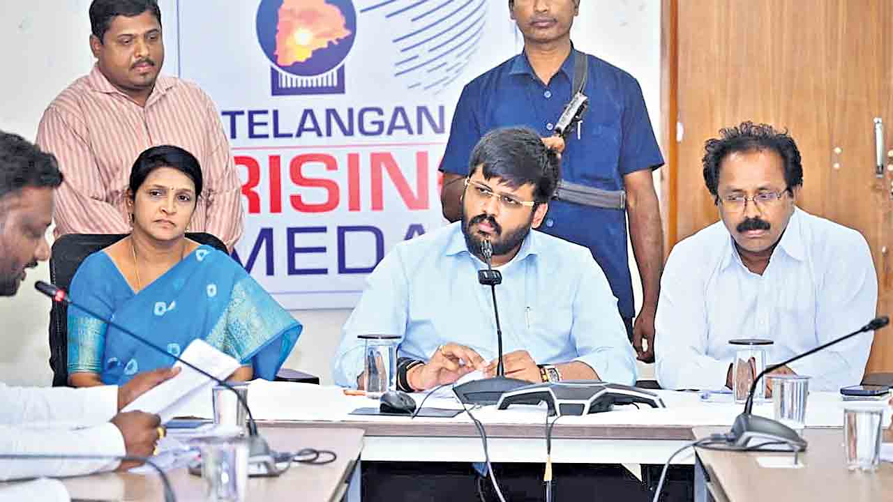 కలెక్టర్‌ను దూషించిన కాంగ్రెస్‌ ఎమ్మెల్యే!