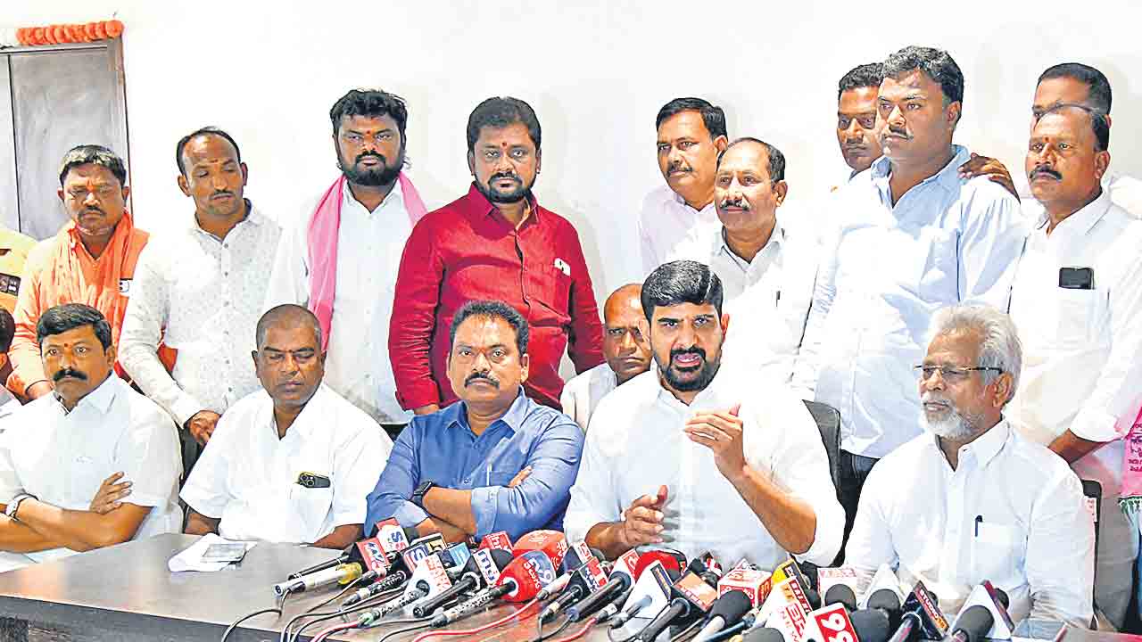 ప్రజల పక్షాన ప్రశ్నిస్తే చంపుతరా?