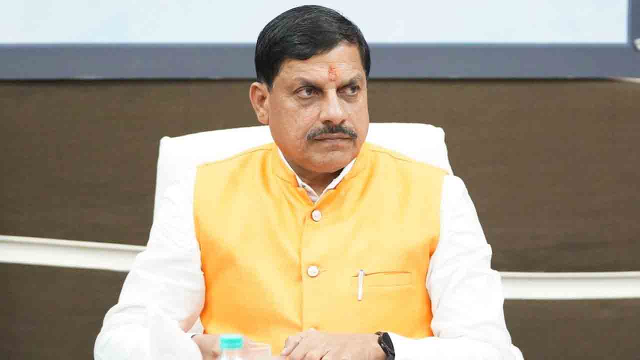 మధ్యప్రదేశ్‌ సీఎం పరువు పోయె!.. రైతు హెల్ప్‌లైన్‌కు కాల్‌ చేస్తే నిరాశ