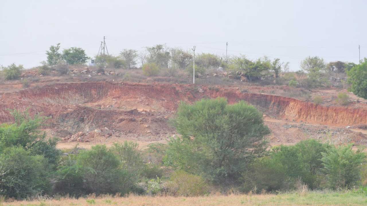 యథేచ్ఛగా మట్టిదందా