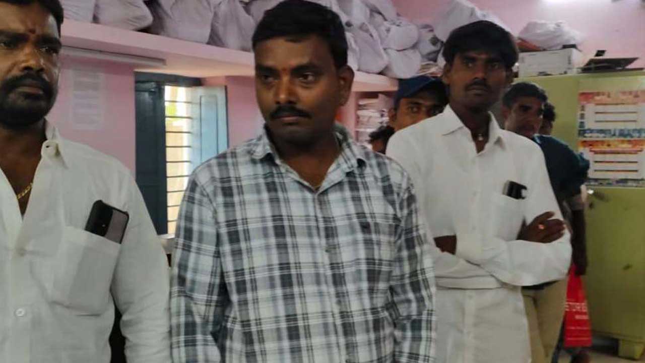 నిలిచిన రిజిస్ట్రేషన్‌.. విక్రయదారుల ఫ్రస్ట్రేషన్‌