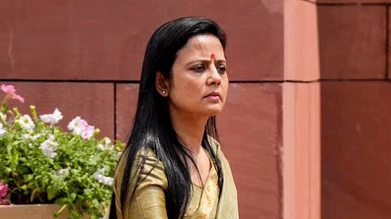 Mahua Moitra | విమానంలో కొందరు పురుషులు నన్ను వేధించారు.. ఎక్స్‌లో ఎంపీ మహువా మొయిత్రా పోస్ట్‌