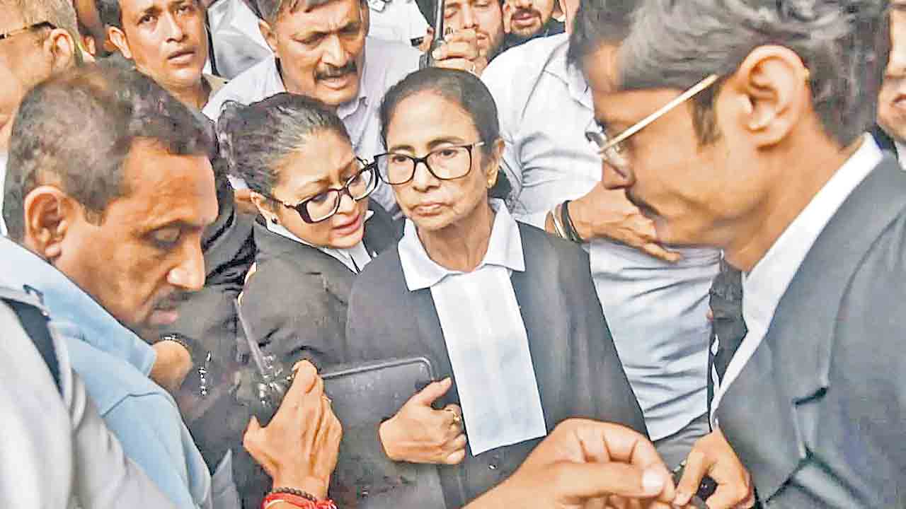 లాయర్‌ అవతారమెత్తిన మమత.. ఎన్నికల అనంతర హింస కేసులో వాదనలు