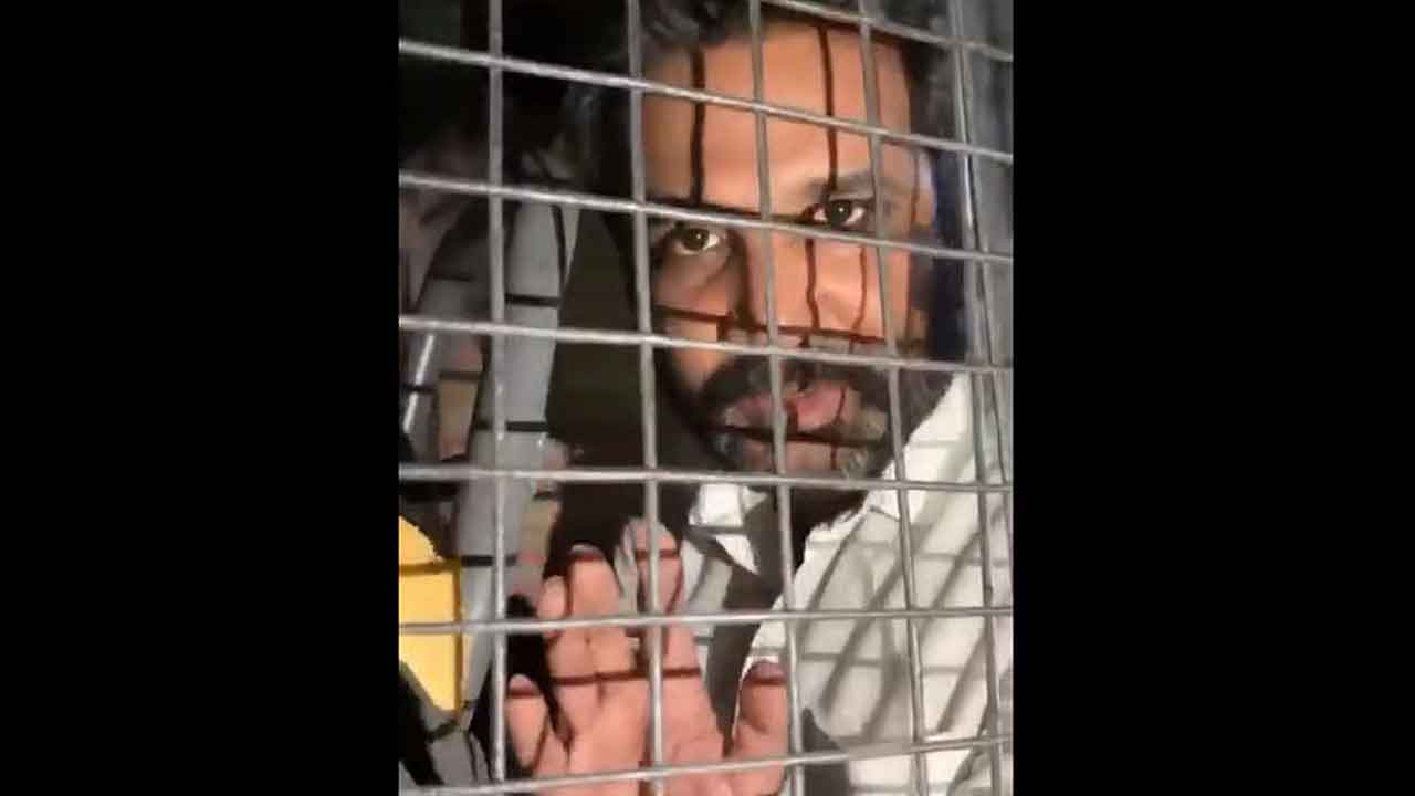 Krishank | పోలీసులా? కాంగ్రెస్‌ సైనికులా? క్రిశాంక్‌ తరలింపులో నిబంధనల ఉల్లంఘనపై రాష్ట్రవ్యాప్తంగా వెల్లువెత్తుతున్న నిరసనలు